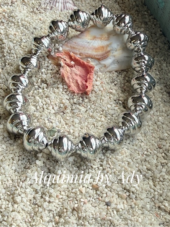 Alquimia Jewelry - Alquimia Shiny Silver Sculpted Bead Stretch Bracelet